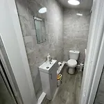Quirky In The Centre Of With A Hot Tub *