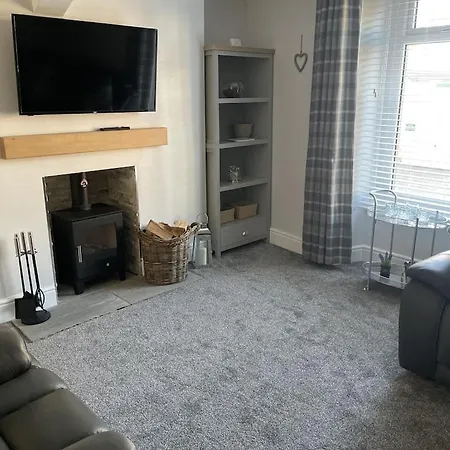 Quirky In The Centre Of With A Hot Tub Penrith