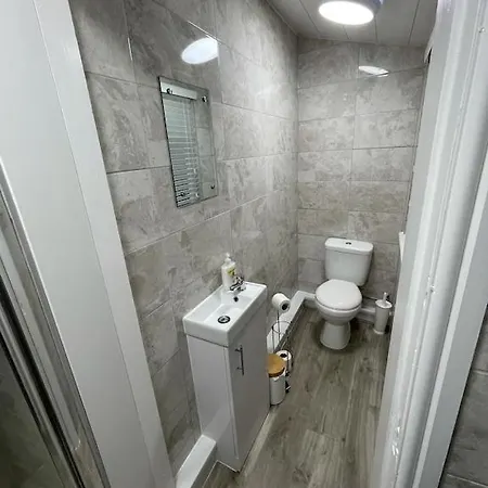 Quirky In The Centre Of With A Hot Tub *