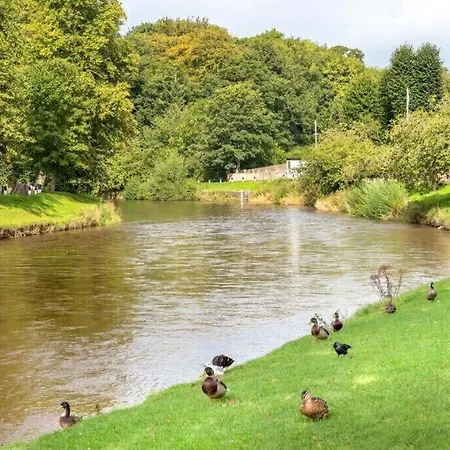 Quirky In The Centre Of With A Hot Tub Holiday home *