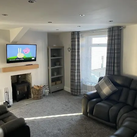 Holiday home Quirky In The Centre Of With A Hot Tub