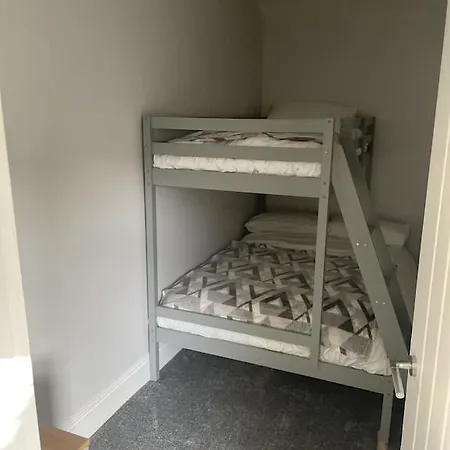 Quirky In The Centre Of With A Hot Tub * Penrith