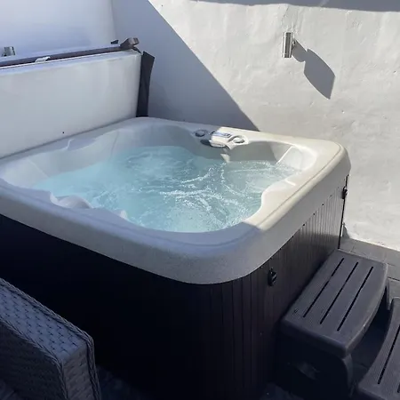 Quirky In The Centre Of With A Hot Tub Holiday home
