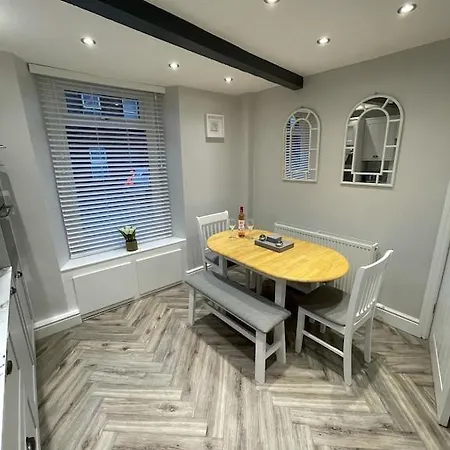 Quirky In The Centre Of With A Hot Tub Holiday home Penrith