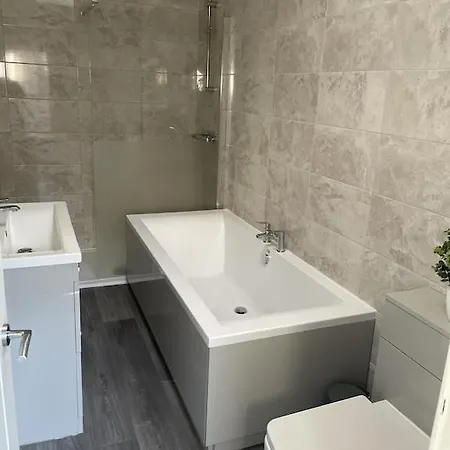 Quirky In The Centre Of With A Hot Tub * Penrith