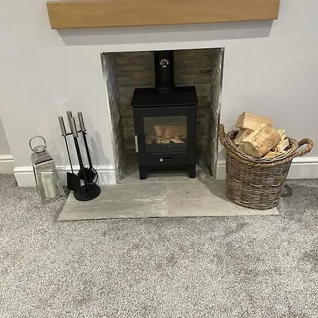 Quirky In The Centre Of With A Hot Tub * Penrith