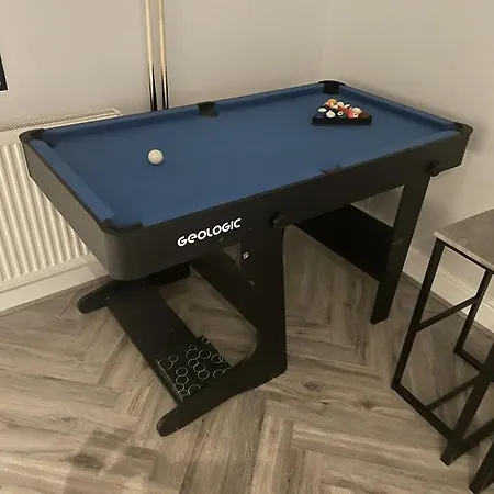 Quirky In The Centre Of With A Hot Tub Penrith