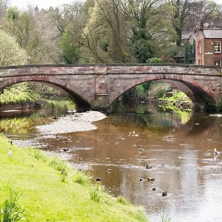 Quirky In The Centre Of With A Hot Tub Holiday home *