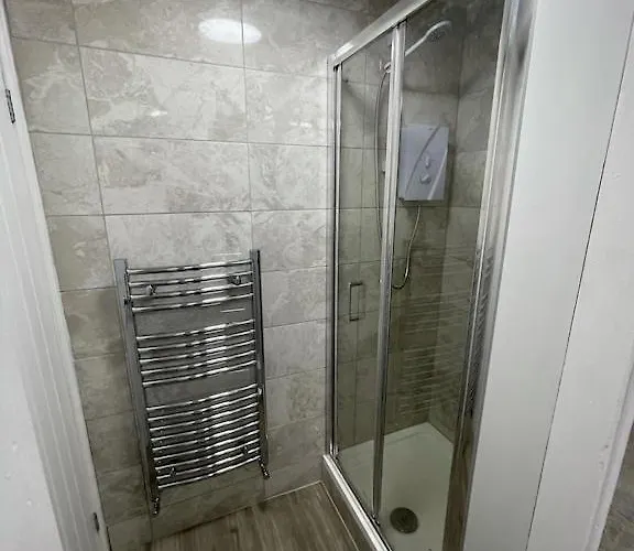 Quirky In The Centre Of With A Hot Tub 度假居 *