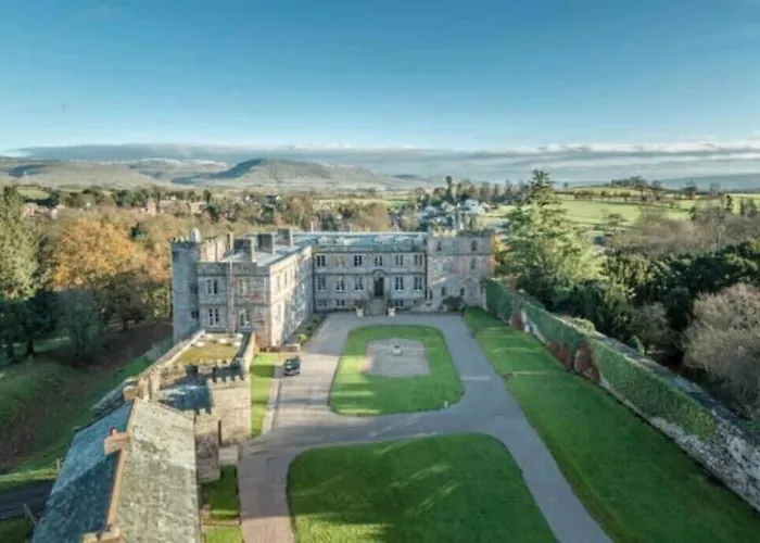 Quirky In The Centre Of With A Hot Tub 度假居 *