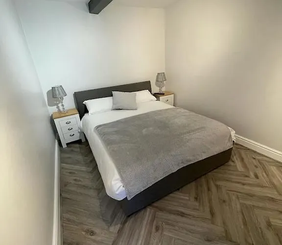 度假居 Quirky In The Centre Of With A Hot Tub 彭里斯