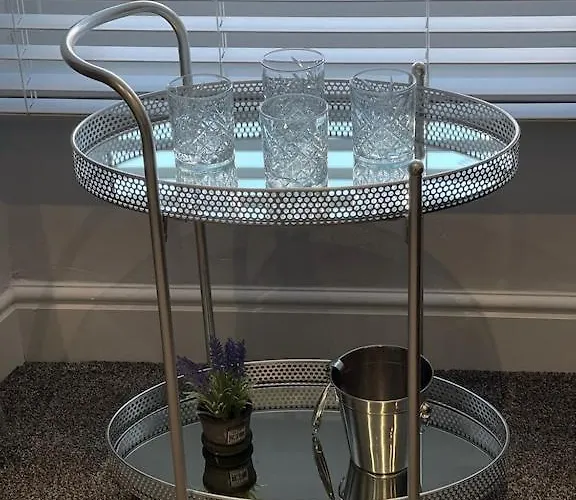 Quirky In The Centre Of With A Hot Tub 度假居