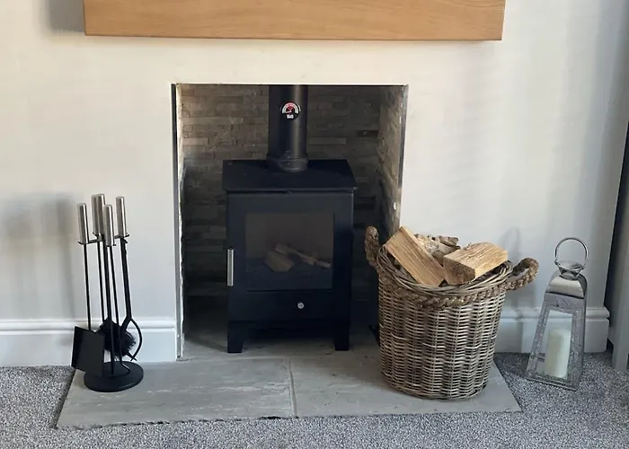 Quirky In The Centre Of With A Hot Tub * 彭里斯