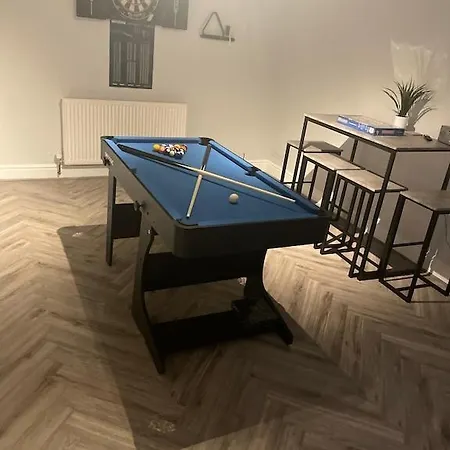 Quirky In The Centre Of With A Hot Tub Penrith