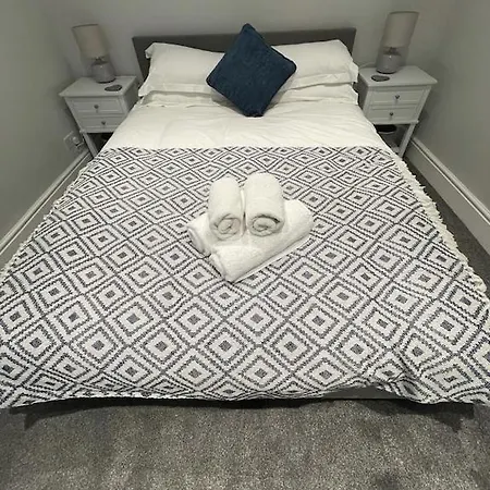 Quirky In The Centre Of With A Hot Tub Penrith