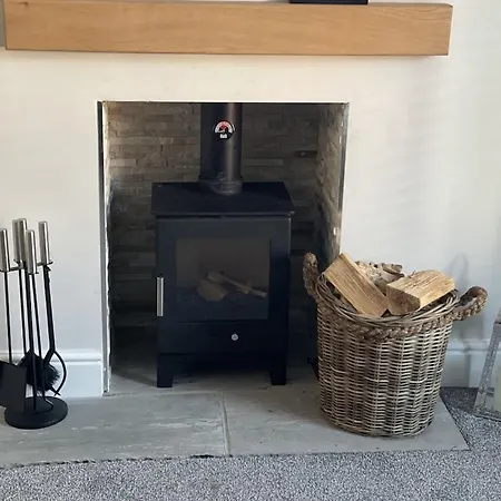 Quirky In The Centre Of With A Hot Tub * Penrith